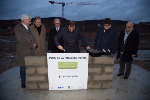 © Andrew Wheeler all rights reserved worldwide 7 rue Saint Andre, 76000, Rouen, FRANCE Tel: +33 (0)6 32 68 06 42 andrewjpwheeler@gmail.com www.andrewwheeler.com www.andrewphotos.com