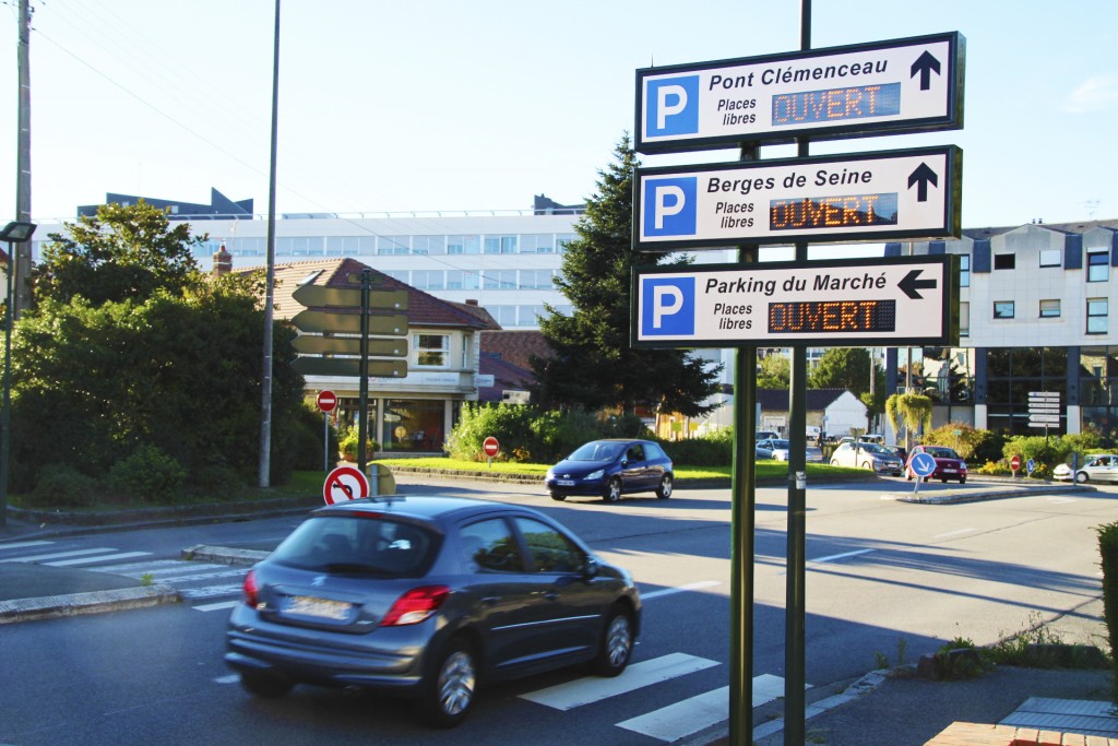 Le jalonnement dynamique a été installé dans les rues du centre-ville la dernière semaine de septembre. Il permet aux usagers de trouver une place de stationnement plus facilement.