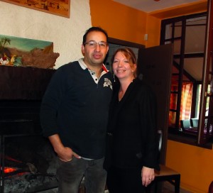 Kamel et Sandrine Airem au sein de leur restaurant, la Rose des Sables. En plus d'une cuisine faite maison, les restaurateurs misent sur une décoration des plus chaleureuses.
