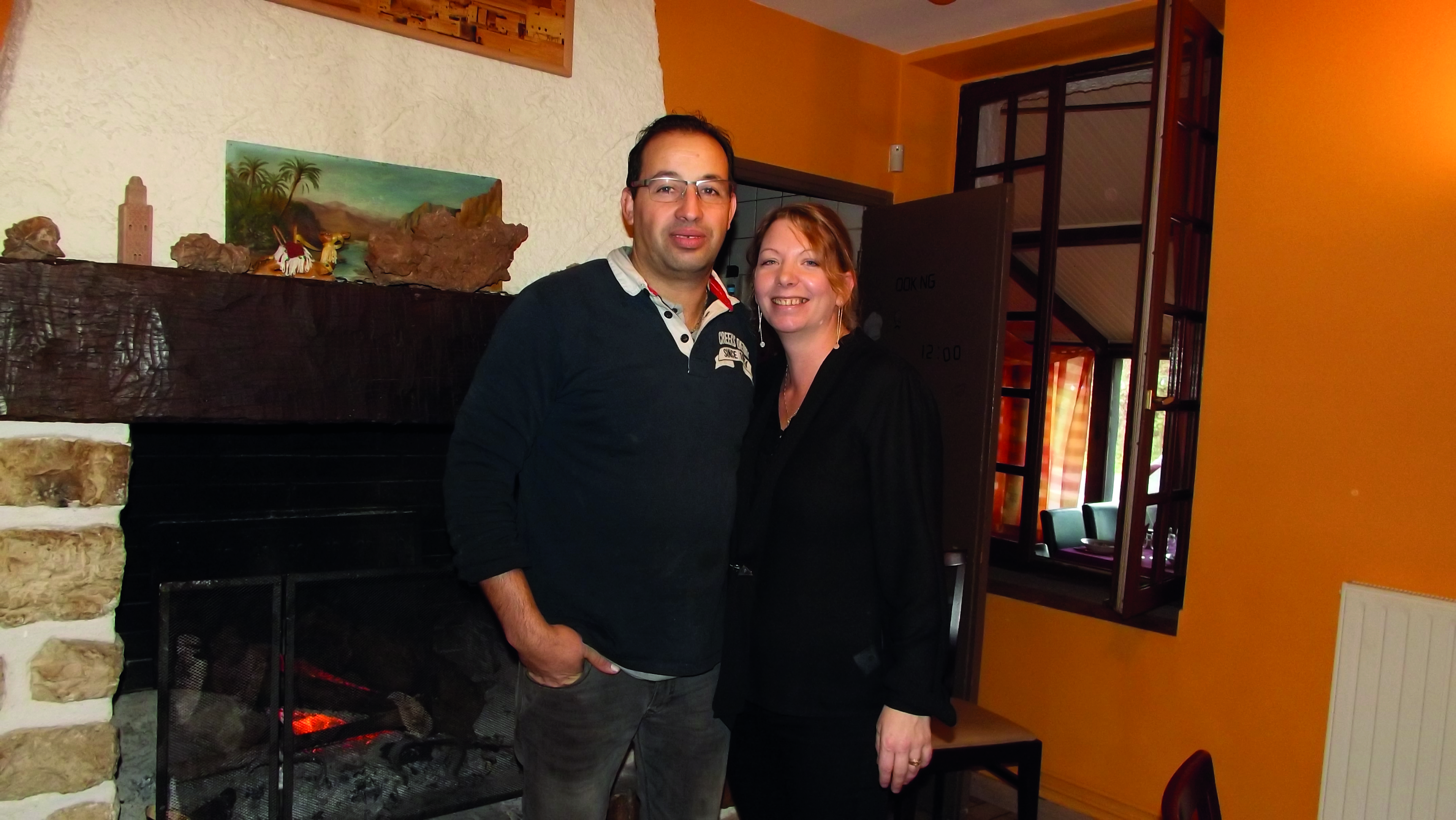 Kamel et Sandrine Airem au sein de leur restaurant, la Rose des Sables. En plus d'une cuisine faite maison, les restaurateurs misent sur une décoration des plus chaleureuses.