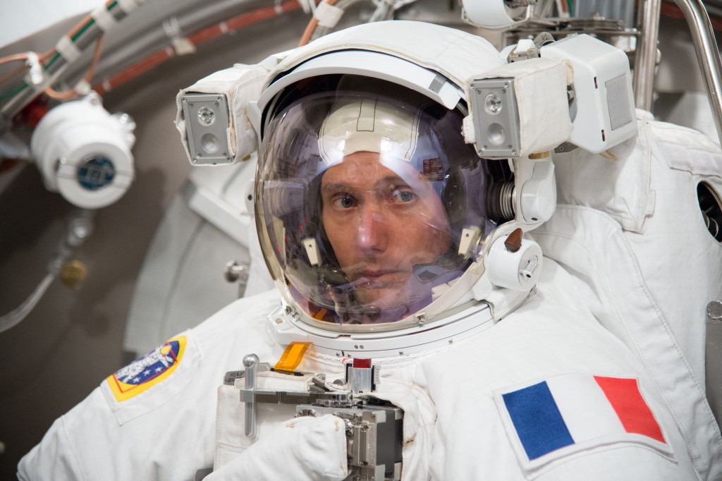 L'astronaute français Thomas Pesquet lors de sa préparation avant sa sortie extra-véhiculaire.
