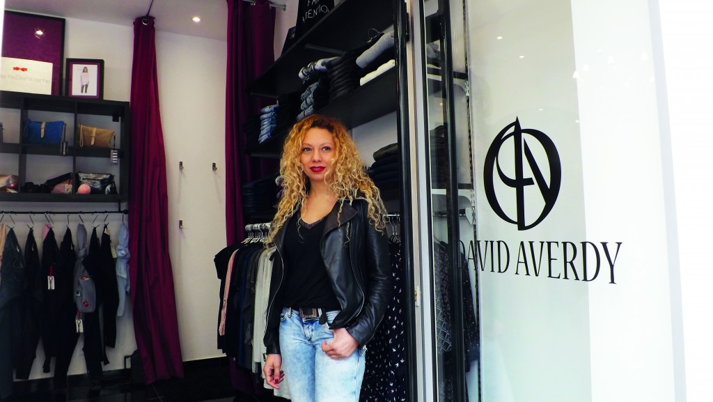 Un nouveau magasin a ouvert ses portes, rue aux Huiliers : David Averdy, une boutique qui propose des vêtements de créateurs pour tous les goûts et tous les âges. Pour le moment, le commerce est ouvert tous les jours sauf le dimanche et le lundi. Les arrivages sont réguliers, et si le magasin est jusqu'à présent consacré à la femme, un rayon homme va bientôt être installé. Un principe dans ce magasin : pour l’achat d’un vêtement, un bijou fantaisie offert. Rania accueille les clients avec le sourire, elle est aussi de bon conseil. d’infos : David Averdy, 4 rue aux Huiliers, ouvert de 10h à 19h sauf dimanche et lundi. Tél. : 09 52 38 80 82.