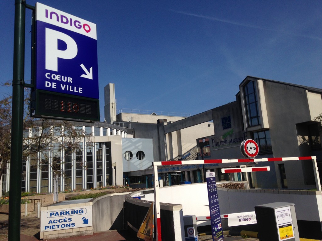 le parking Cœur de ville se met aux normes Le parking Cœur de ville (ex Philippe-Auguste) vient d’être repeint et les travaux liés à l’ascenseur ont commencé le lundi 27 mars. Il devrait être opérationnel au mois de juin. Cependant, aucune gêne ne sera occasionnée par les travaux, puisque le parking reste ouvert. Il sera bientôt aux normes pour les personnes à mobilité réduite, et aura une bonne signalétique.
