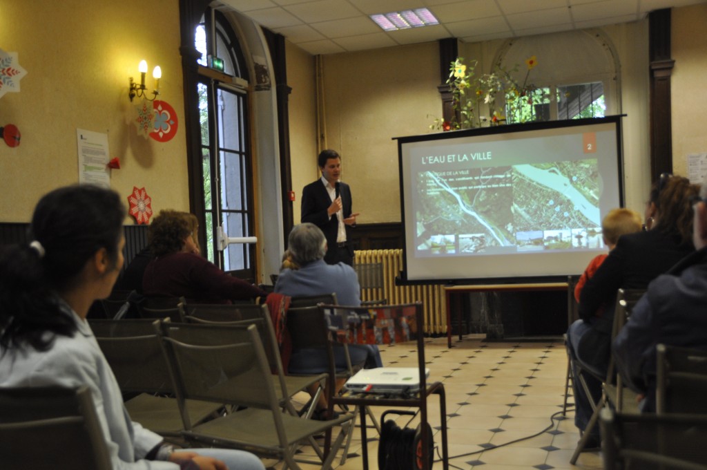 Comme l'avait annoncé l'équipe municipale, l'eau revient au cœur des quartiers et en centre-ville. Plus qu'un patrimoine vernonnais réhabilité, les fontaines participent au bien-être des habitants.