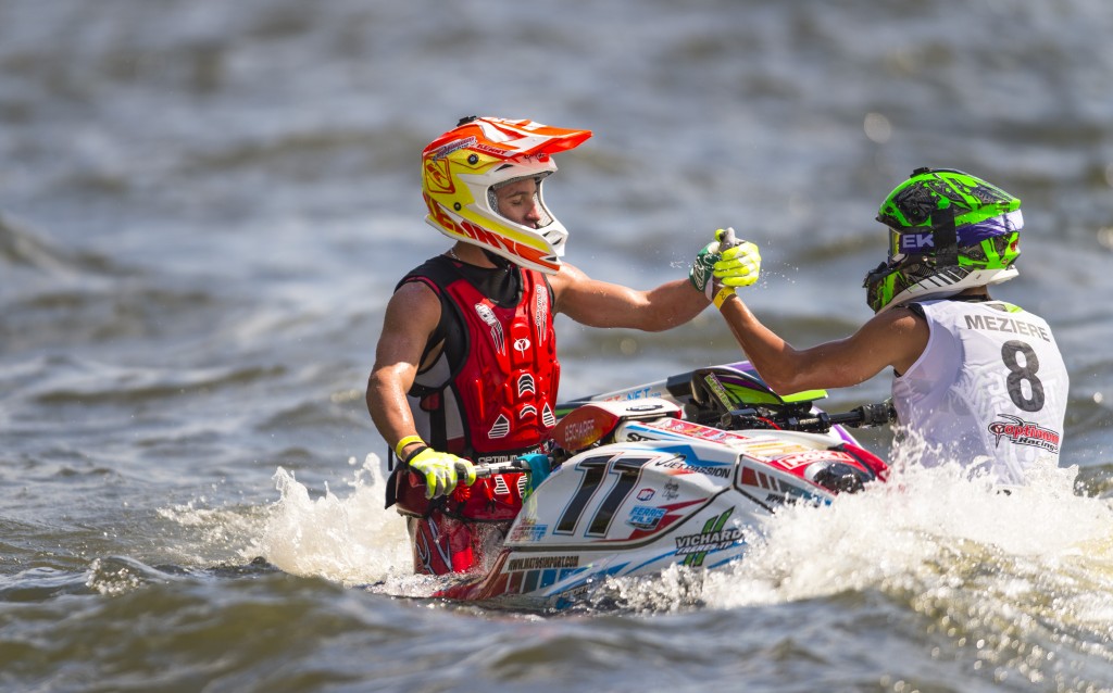Déjà trois ans que le championnat de France de jet-ski se déroule lors de Vernon Côtés Seine. C’est un événement important pour la discipline, mais aussi un très beau spectacle à admirer dans un cadre privilégié, en plein centre-ville !