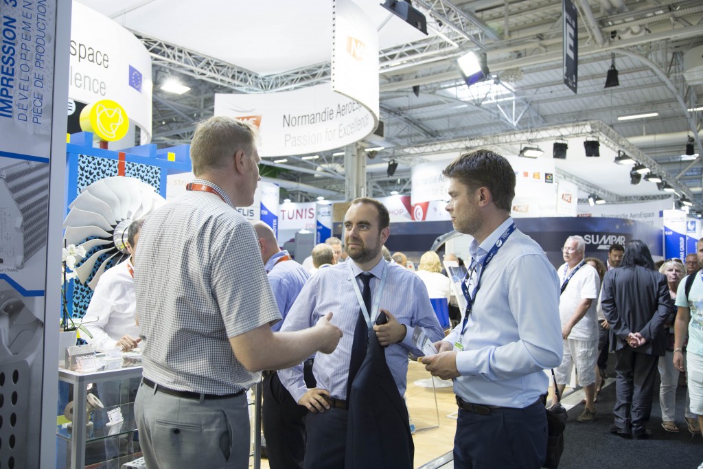 C’est l’événement annuel tant attendu pour la filière aéronautique, notamment pour certaines entreprises normandes leader dans ce domaine. Le salon international de l’espace et de l’aéronautique du Bourget s’est tenu du 23 au 25 juin. L’occasion d’évoquer les perspectives du secteur et de faire connaître les grands projets. Avec entre autres la présence d’Ariane Group et de la Société Publique Locale qui gère le plateau de l’Espace, la ville a investi cet événement dans le but de développer des partenariats. François Ouzilleau a également eu l’occasion de participer à une rencontre avec la communauté des villes Ariane, que Vernon a rejointe dernièrement.