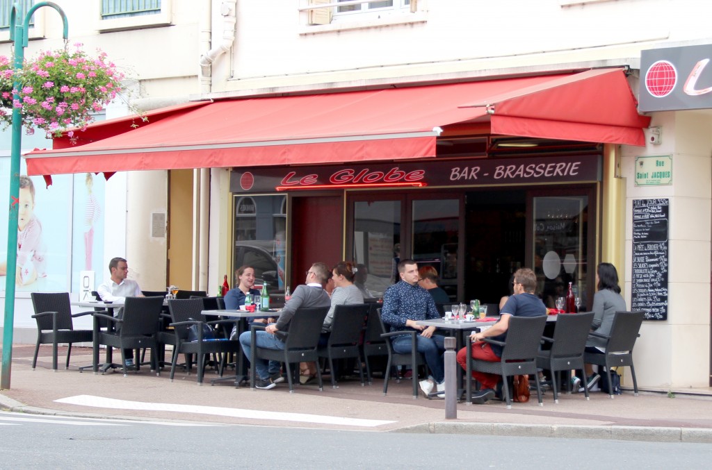 Le Globe 17 rue Carnot Vous pourrez profiter de ses nombreuses places assises à l’extérieur. Fermé entre le 14 et 28 août.