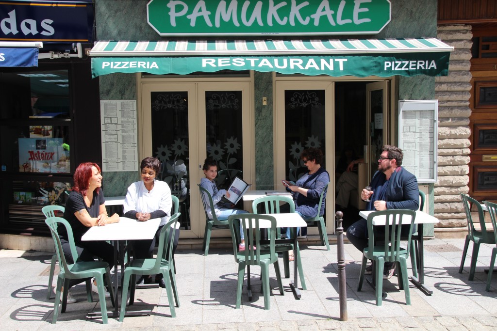 La pizzeria Pamukkalé 50 rue Carnot Sa terrasse, dans le centre historique est agréable. Elle ferme le jeudi.