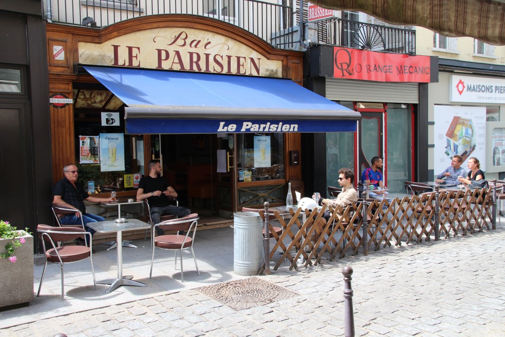 Le parisien 51 rue Carnot Situé en plein centre-ville, ce bar est fermé le lundi, mais reste ouvert tout l’été ! 