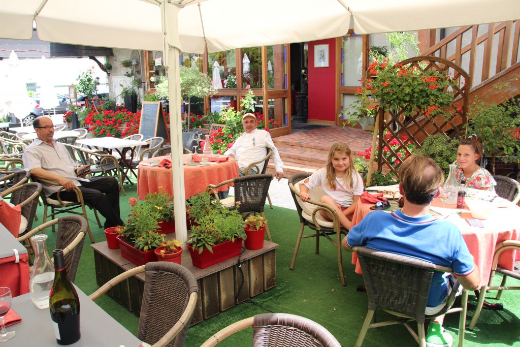 La halle aux grains 31 rue de Gamilly Un restaurant de cuisine traditionnelle travaillant qui propose une grande terrasse, éloignée de la circulation.