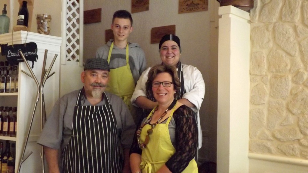 Christophe Bouvet a appris les bases de la restauration en école hôtelière dès 1985. Il a aussi participé au championnat de France de pâtisserie. Depuis 2008, il est maître restaurateur.