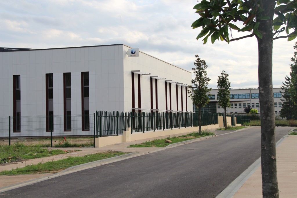 Le 7 octobre 2016, la première pierre de la nouvelle agence Pôle emploi était posée à Fieschi. Ce lieu avait été choisi afin d’offrir au public un site moderne et fonctionnel, plus accessible, plus central, disposant de facilités de stationnement et d’accès par les transports en commun.