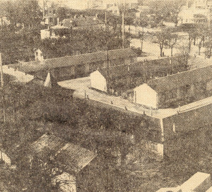 En 1968, un programme d'aménagement de la place de la République est annoncé. Elle est alors encore couverte des baraquements de la guerre.