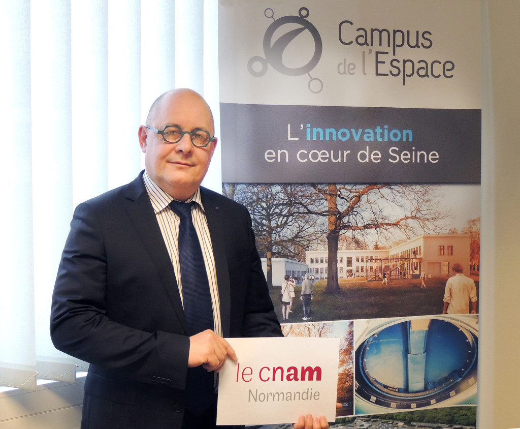 C’est officiel, le Conservatoire national des Arts & Métiers (Cnam) ouvre une antenne à Vernon, en plein cœur du Plateau de l’Espace. Créée en 1794, cette célèbre institution est aujourd’hui présente dans toutes les régions de France, ainsi que dans 42 pays à travers le monde (Chine, Liban, Maroc…). Rencontre avec le directeur régional, Gilles Maléfan.