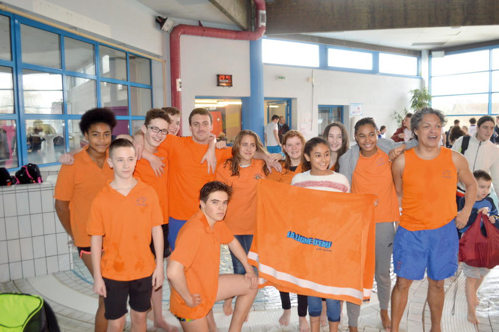 Le LLO Vernon/Saint-Marcel est un club de natation sportive. Il accueille les adhérents, enfants et adultes, à condition qu'ils soient capables de nager sur  une distance minimale de 25 mètres.