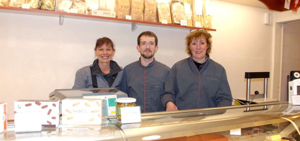 L'équipe du magasin : Martine, Johannes et Agosthina.