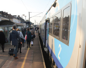 photo train et voyageurs