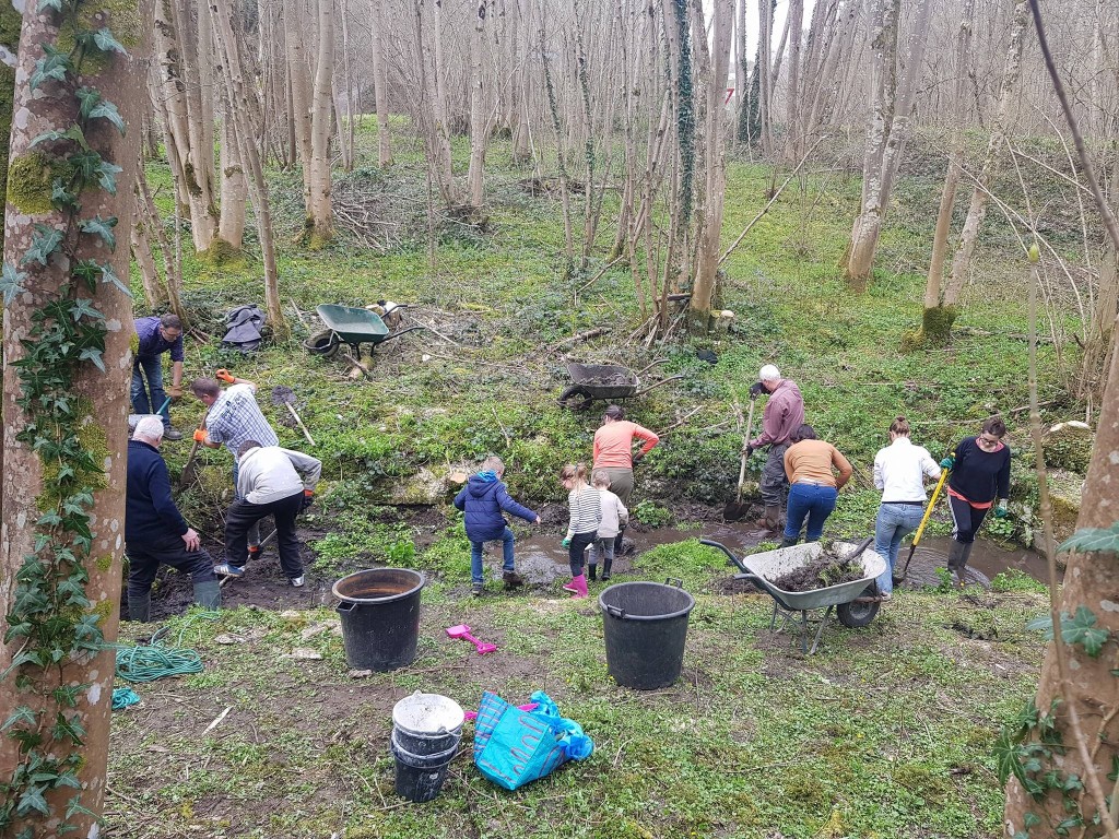 Faire revivre le site du lavoir de Tilly où les lavandières se rendaient autrefois régulièrement... tel est le défi que s'est donné le Rotary Club de Vernon.