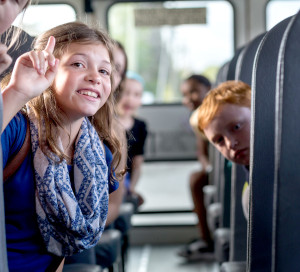 Enfant dans un bus