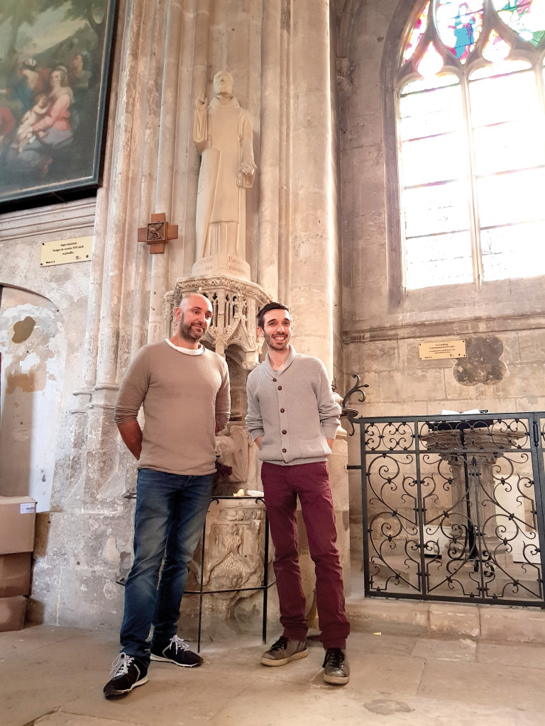 Deux groupes de 100 joueurs à la recherche du bijou d’adjutor