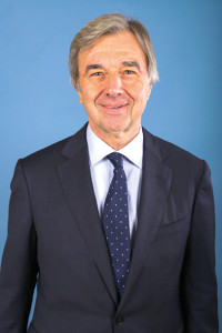 Pierre Crenn est le vice-président en charge du développement économique pour Seine Normandie Agglomération dont la ville principale est Vernon. Il associe étroitement l’attractivité du territoire au développement économique, entre autres par l’offre foncière.