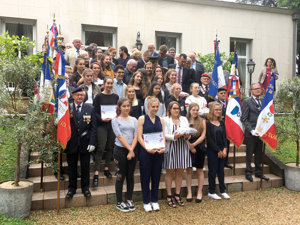 Ces huit collégiens ont un don. Grâce au chant « S’engager pour libérer la France », qu’ils ont créé et enregistré au Studio de Vernon, les élèves de 3e du collège Cervantes viennent d’être primés au niveau académique dans la catégorie « Travail collectif Collèges » du Concours National de Résistance et de la Déportation. Cette œuvre réalisée conjointement avec leurs professeurs d’histoire-géographie sera présentée au Jury National à l’automne.