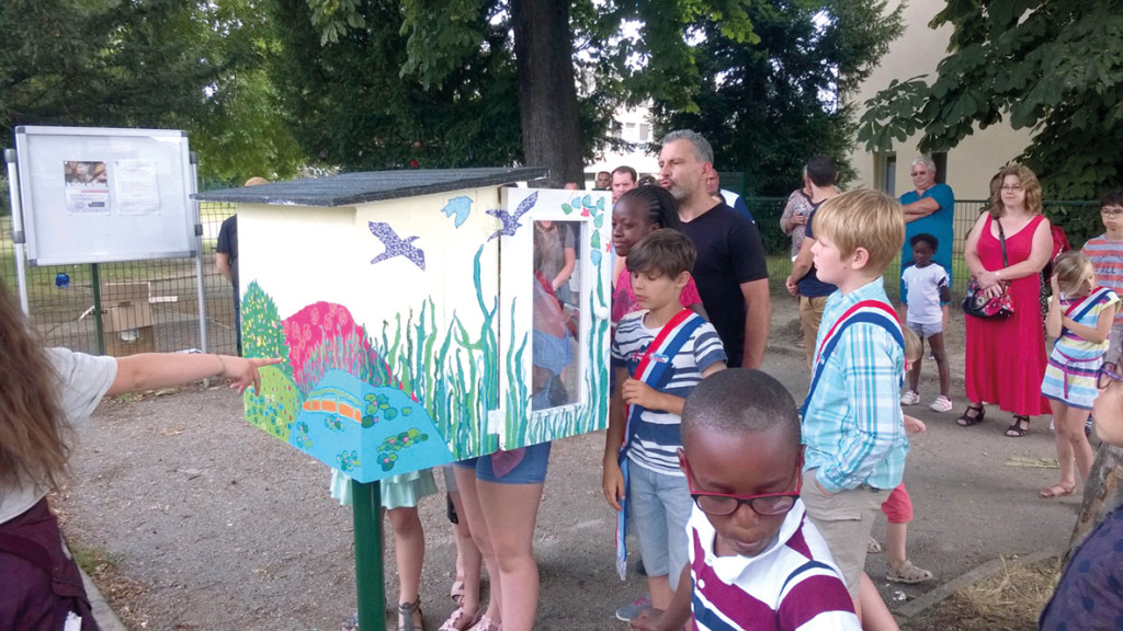 La boîte à livres de l’école élémentaire Château Saint Lazare vient d’être inaugurée ! Un projet piloté et réalisé par les jeunes du conseil municipal avec le soutien de la clinique des Portes de l’Eure. L’équipe achève ainsi son mandat en montrant à ses successeurs l’exemple à suivre !