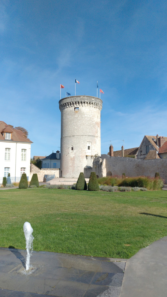 Plein feu sur la Tour des Archives