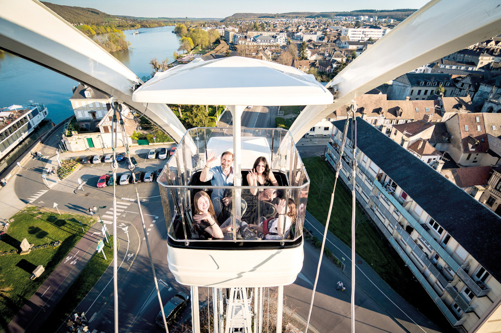 La grande roue est ouverte du lundi au jeudi de 14h à 20h, le vendredi jusqu’à 23h, le samedi de 10h à 23h et le dimanche de 11h à 19h.