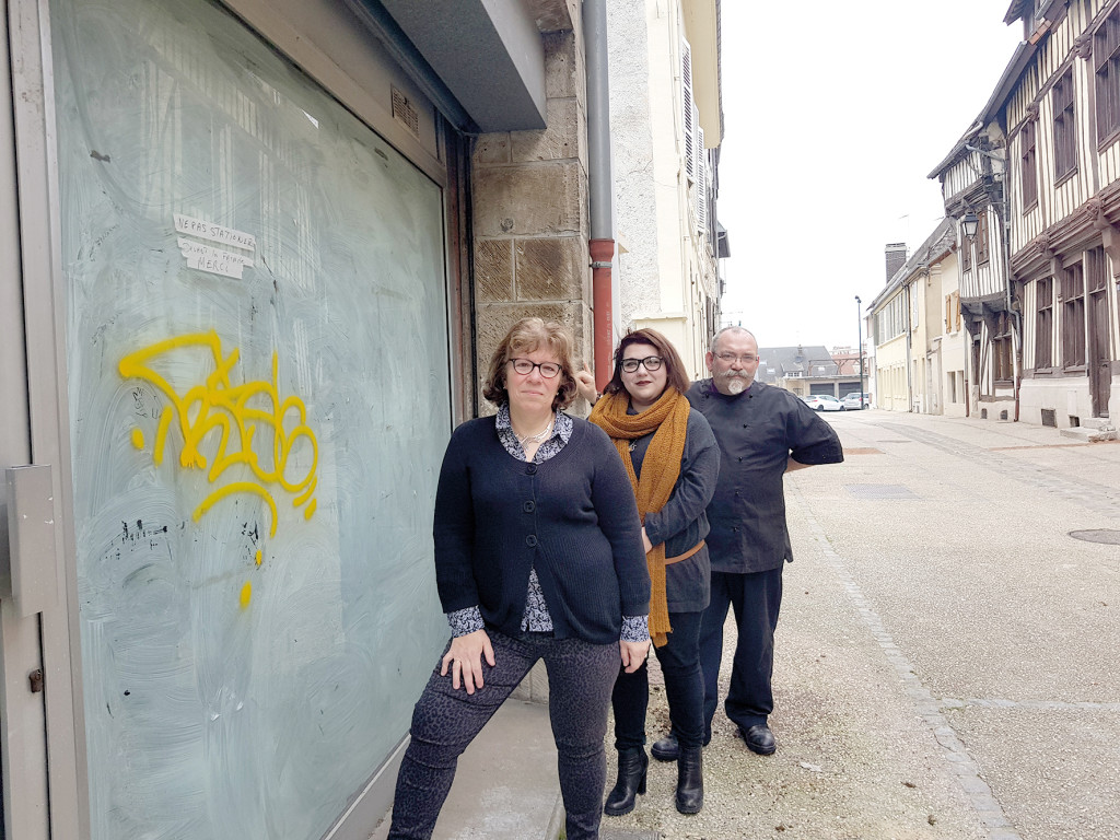 La famille Bouvet ouvrira son salon de thé au n°5 de la rue, il sera ouvert le dimanche.