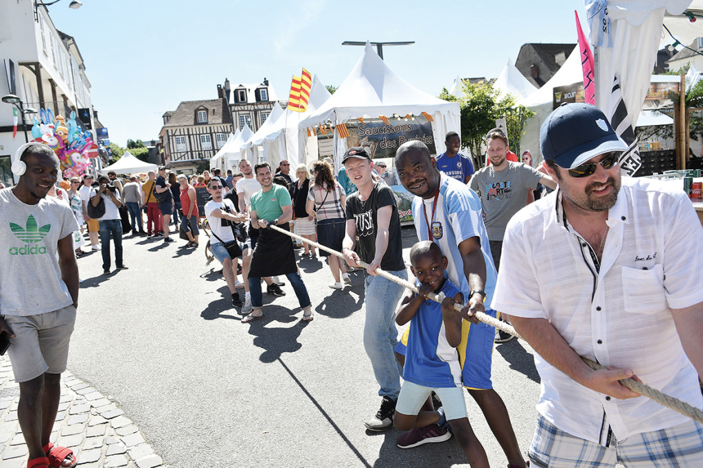 Développer de grands rendez-vous festifs était un objectif de la municipalité (engagement n°45 de Vernon mérite mieux). Ces évènements organisés par la ville permettent de passer de bons moments et de se retrouver entre ados.