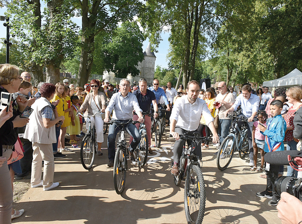 ortée par le département de l’Eure et la ville, la Seine à Vélo, qui reliera bientôt Paris à la mer, permet désormais de profiter des berges de la rive droite. La portion entre Vernonnet et Manitôt a été achevée le 21 juin 2018 et fait le bonheur des cyclistes. 