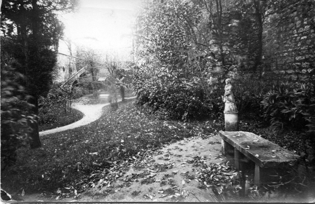 Venez explorer le passé avec l’Agence de Tourisme Temporel au 36 rue Carnot, tous les jeudis soir et les week-ends jusqu’au 30 juin.