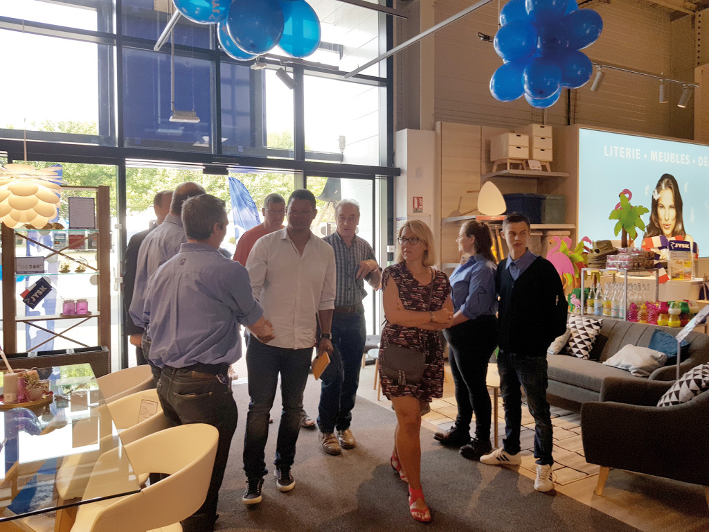 Les premiers clients ont été accueillis par l’équipe de ce nouveau magasin situé en face d’Aldi.