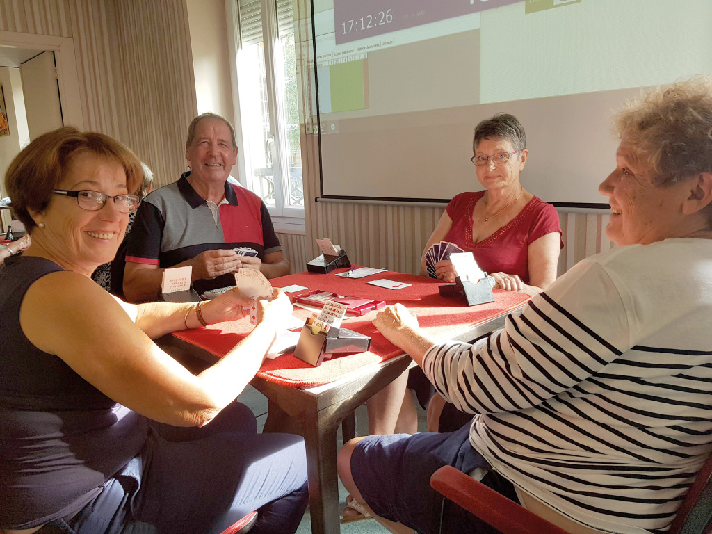 Jouons cartes sur table