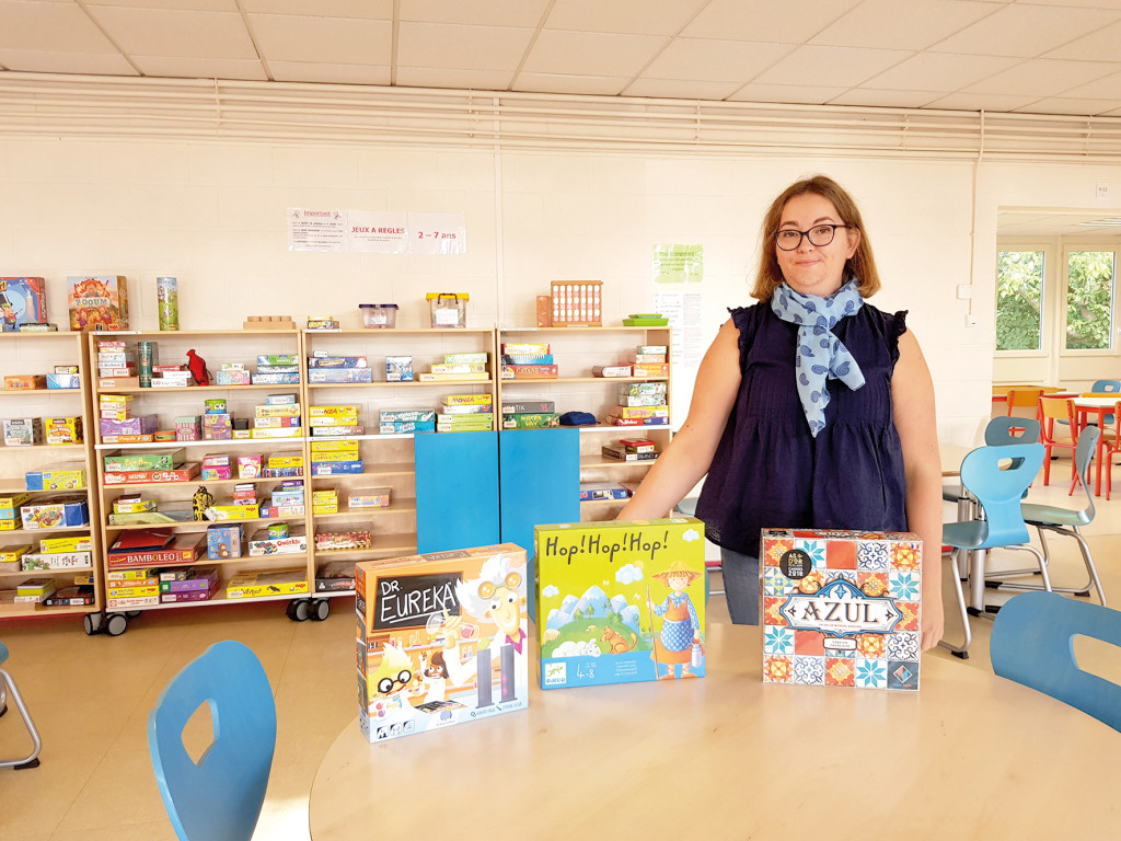 La ludothécaire et ses trois jeux favoris du moment.