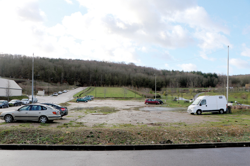 Un parking et une aire de jeu au Vallon Saint-Michel