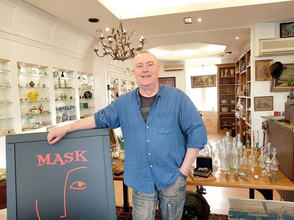 Hervé Tailpied a aménagé un espace lumineux, aéré et cosy pour présenter ses objets.