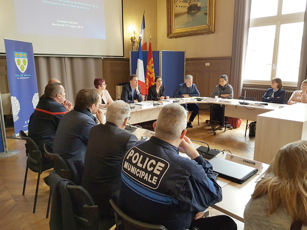 28 MAI : LES MEMBRES DU CLSPD AUTOUR DE LA TABLE