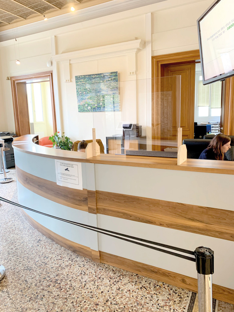 Des écrans qui protègent le public comme les agents.