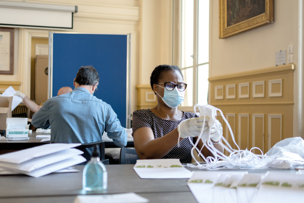 Les élus ont tenu à se joindre à l’effort collectif.