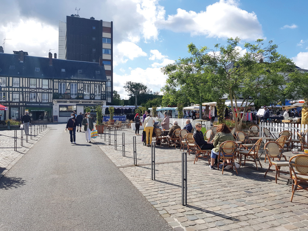 Depuis le 2 juin, c’est au tour des cafés et restaurants de reprendre leurs activités. Tous les commerces sont donc ouverts à nouveau. Et s’ils peuvent compter sur le soutien de la ville et de ses partenaires, la fidélité des clients leur est vitale.