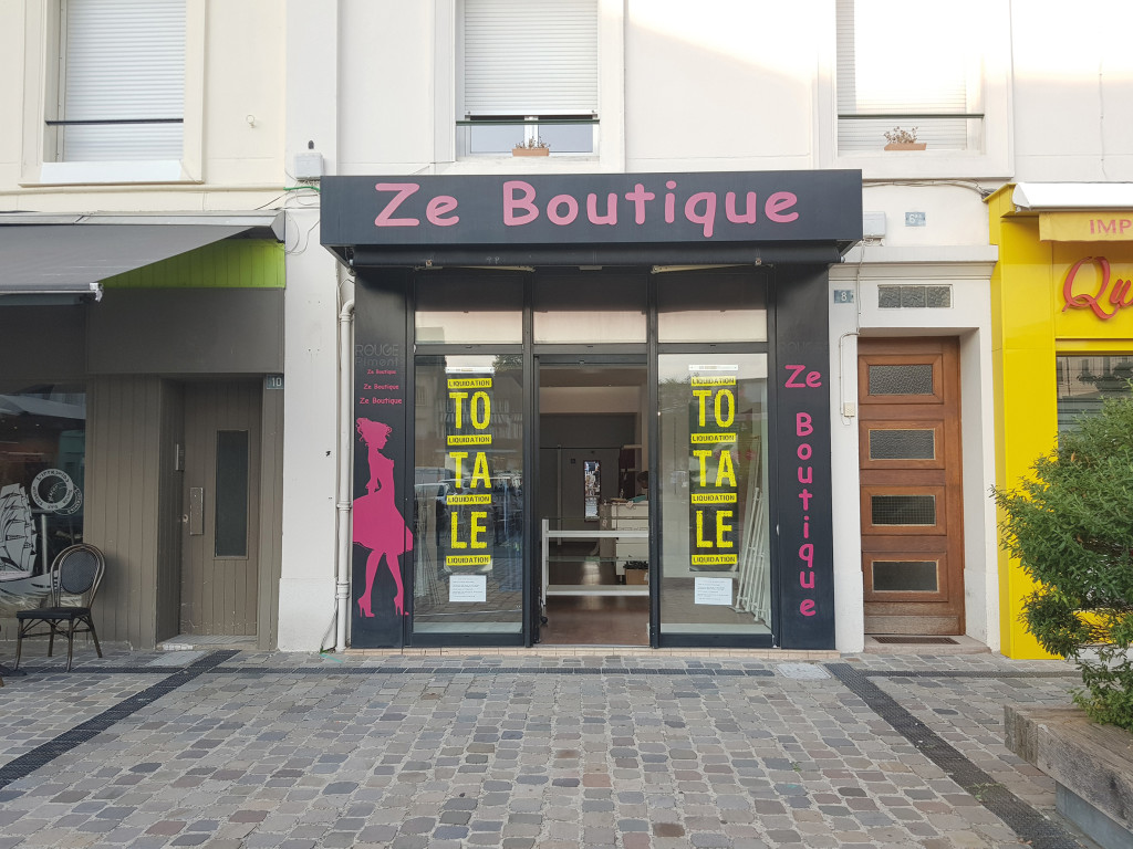 Un établissement avec terrasse permettrait de rendre la place encore plus conviviale.