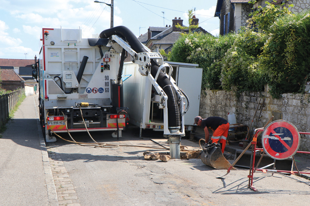 Fin août, des travaux ont commencé afin de remplacer les anciennes canalisations en plomb. Le chantier durera environ 3 mois et s’effectue en route barrée sauf pour les riverains. Des coupures d’eau sont à signaler, occasionnellement, les mardis et jeudis matin ou après-midi.