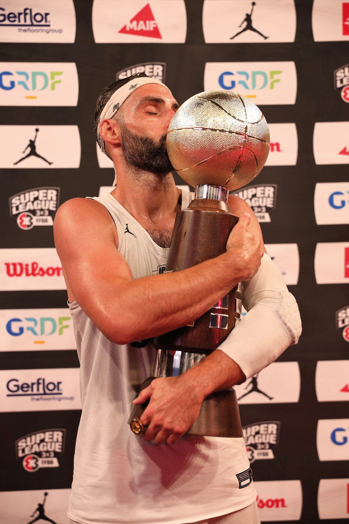 Légende du basket 3x3 en France, passé par les Etats-Unis et la Grèce, Angelo Tsagarakis entraînera l’équipe moins de 20 ans (U20) au SPN Basket cette année.