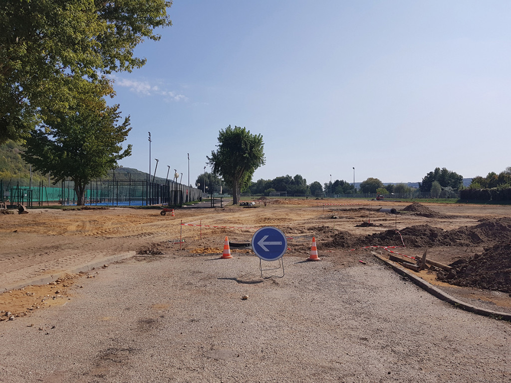 La 1re phase des travaux de la plaine des sports a été lancée au mois de septembre. Elle prévoit la restructuration du parking, considérablement agrandi (124 places dont 4 PMR), le réaménagement des accès et la création de nouveaux équipements sportifs. Elle devrait se terminer en décembre.