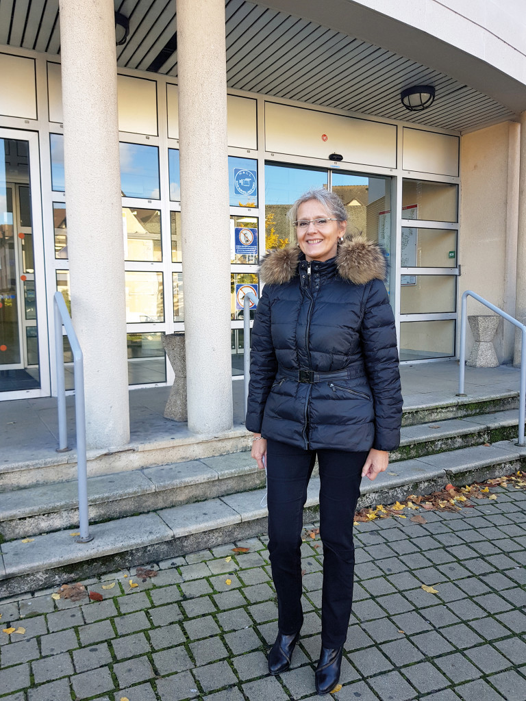 Nouvelle directrice des hôpitaux de Vernon et d’Evreux, Sandrine Cotton a un parcours atypique qui l’a menée de sage-femme à sous-préfète. Avec, toujours, l’humain en ligne de mire.