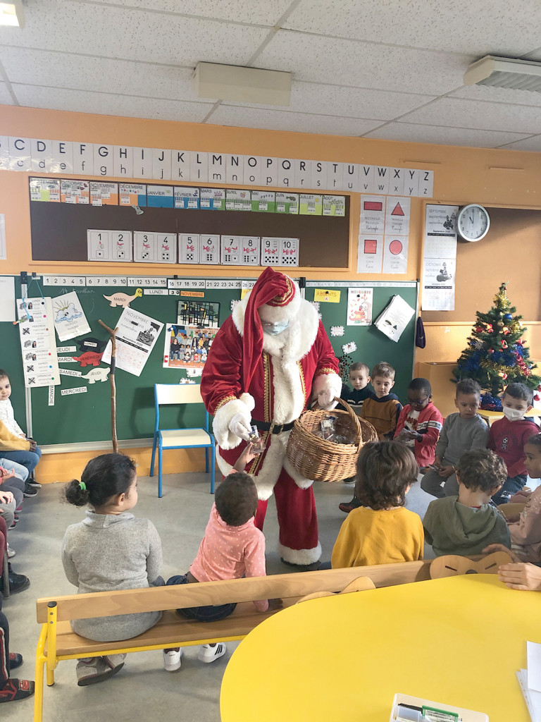 Vernon Scintille 2020 Père Noël Animations Ecoles Maternelles Primaires