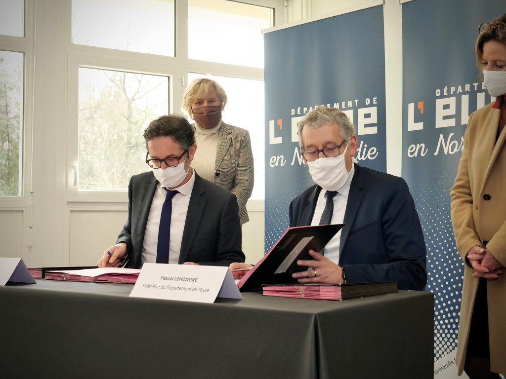 CD27 Département de l_Eure Signature Conventions Etat Préfecture Enfance en Difficulté Pauvreté Social