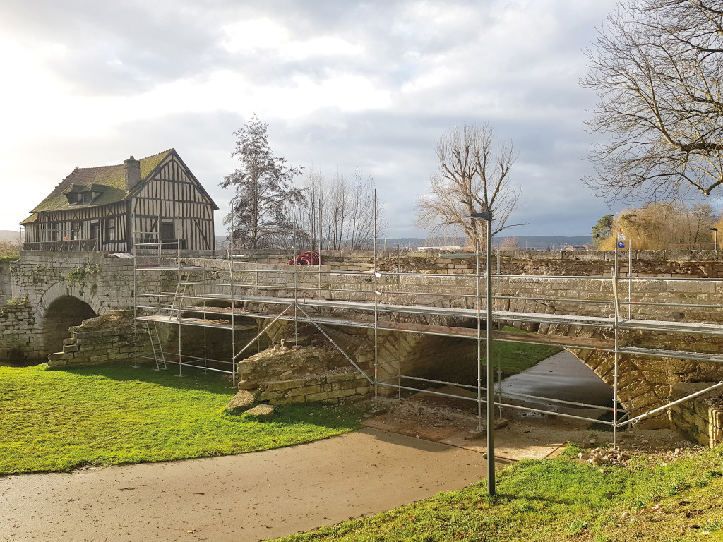 Culture Restauration Vieux Pont Médiéval Vernonnet Moulin Tourelles Seine à Vélo